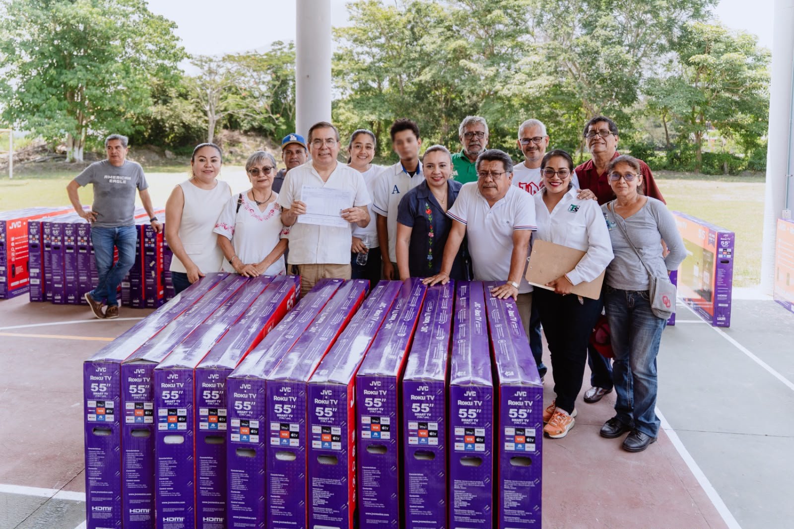 Se entregan 115 pantallas a 30 telesecundarias de Tuxpan – Foto 5