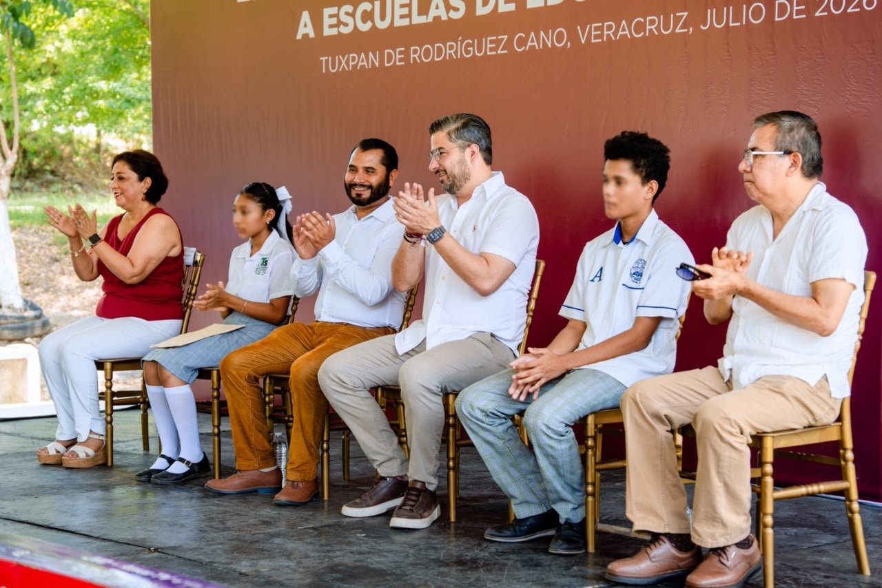 Se entregan 115 pantallas a 30 telesecundarias de Tuxpan – Foto 12