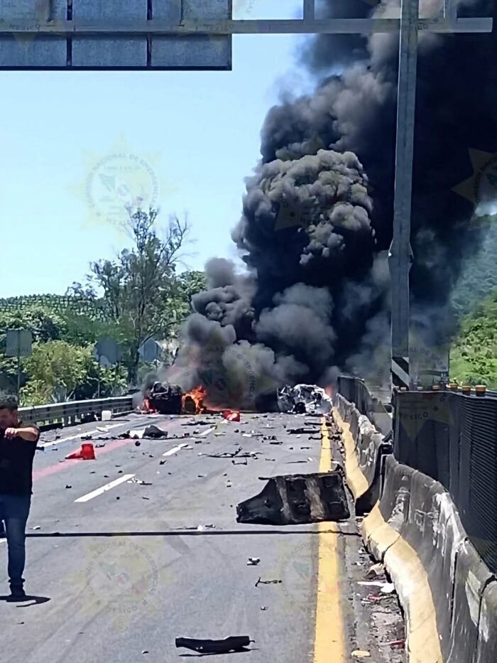 Gobierno de Nayarit confirma 10 fallecidos tras carambola en autopista