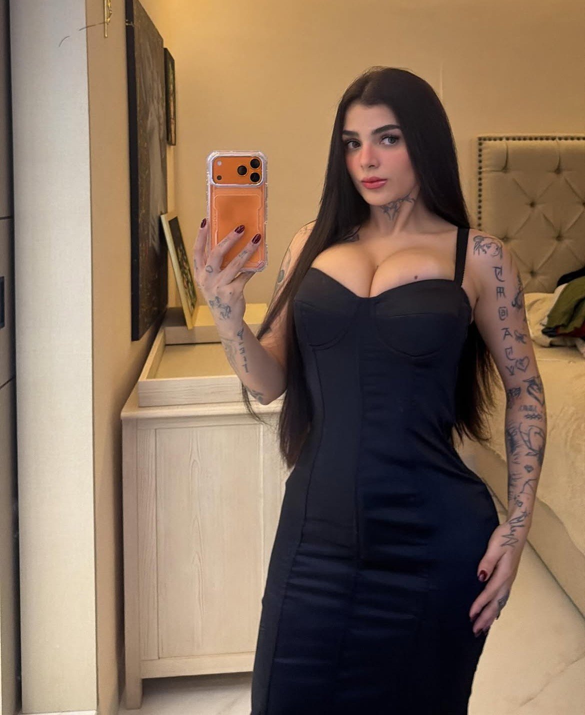 Indagan robo y violencia en casa de Karely Ruiz