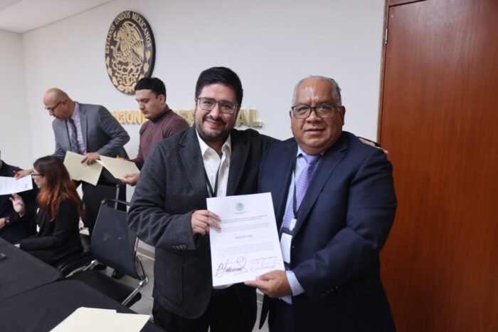 INE entrega oficinas y constancias a los nuevos partidos PAZ y Somos México