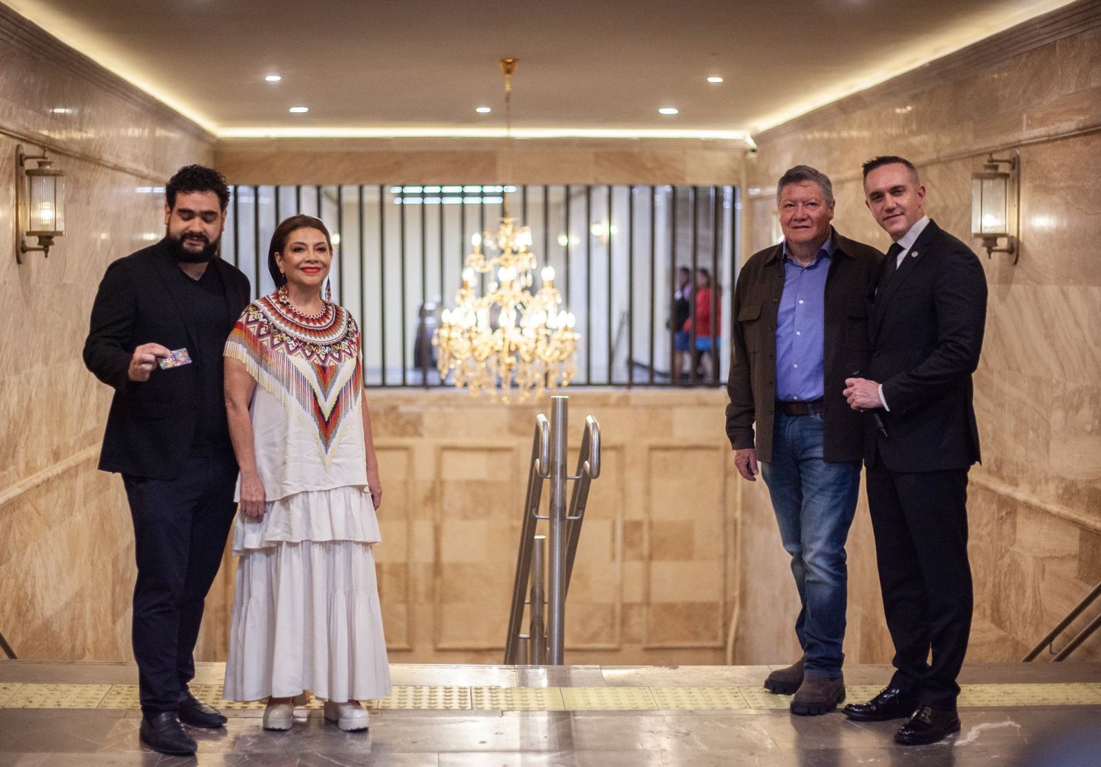 Pagó Metro 56 mil pesos por cada candelabro de la estación Hidalgo