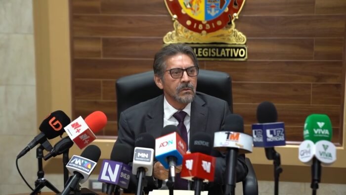 Congreso sinaloense avala reincorporación del gobernador Rocha Moya
