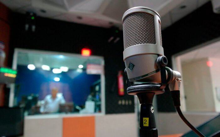 Nuevos lineamientos de audiencias mantienen facultad sancionadora de la CRT, advierten especialistas