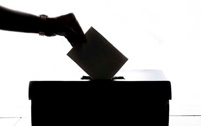 Observatorio alerta que nuevos lineamientos para radio y TV pueden limitar la libertad de expresión en elecciones