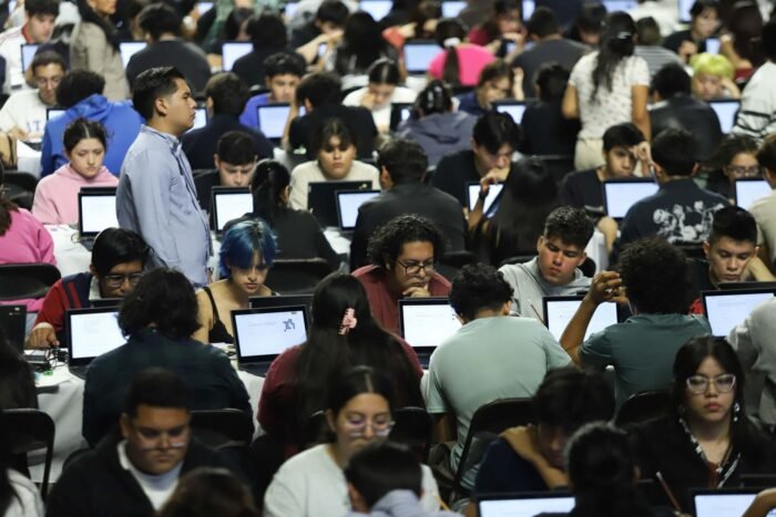 UNAM abre más de 2 mil lugares para quienes no pasaron examen de control