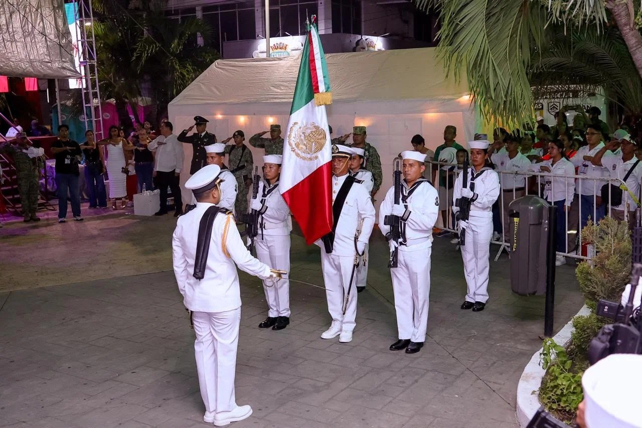TUXPAN BRILLÓ COMO NUNCA EN NOCHE HISTÓRICA DEL GRITO DE INDEPENDENCIA