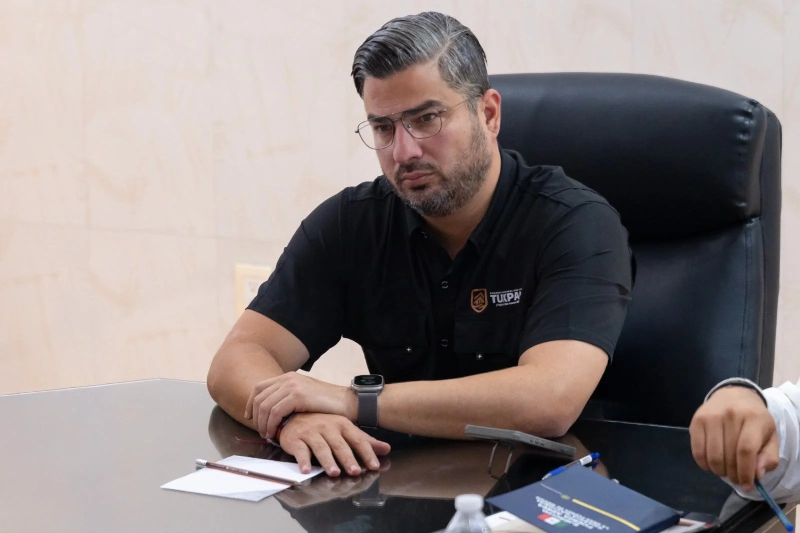 Daniel Cortina anuncia acciones para atender problemas históricos de energía eléctrica en la zona de playa