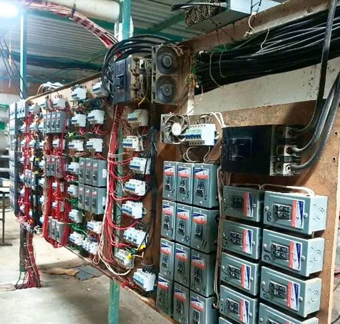 Aseguran en Puebla inmueble con unos 300 equipos para minería de criptomonedas