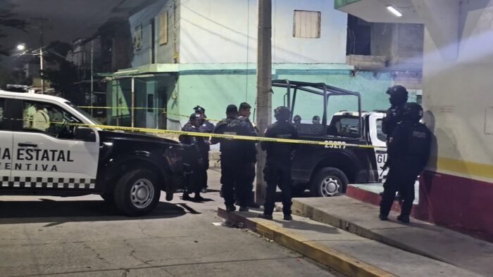 Ataque armado en cancha deportiva de la capital de Chiapas deja tres jóvenes muertos y dos heridos, entre ellos un menor de edad