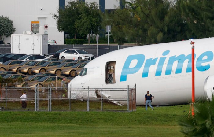 Avión de carga de Amazon se estrella en el aeropuerto de Miami