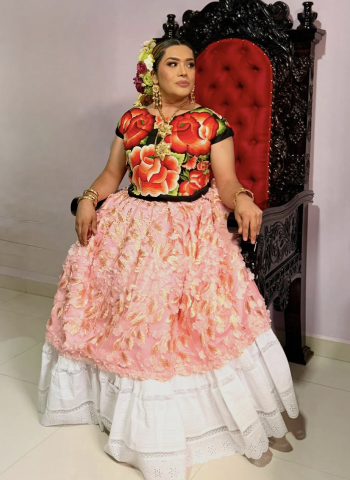Balean casa de Elvis Guerra, diseñadora muxe que vistió a Sheinbaum para el Grito de Independencia