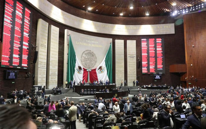 Comisión de Diputados aprueba la llamada ‘Ley Antimemes’
