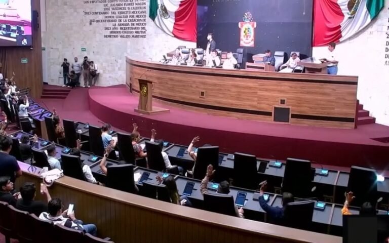 Congreso de Oaxaca aprueba desaparición de poderes en Juchitán
