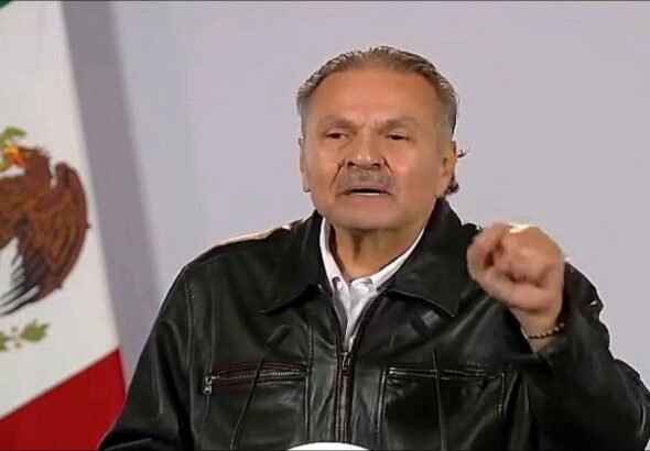 Director del Infonavit niega ocultar bienes y autos