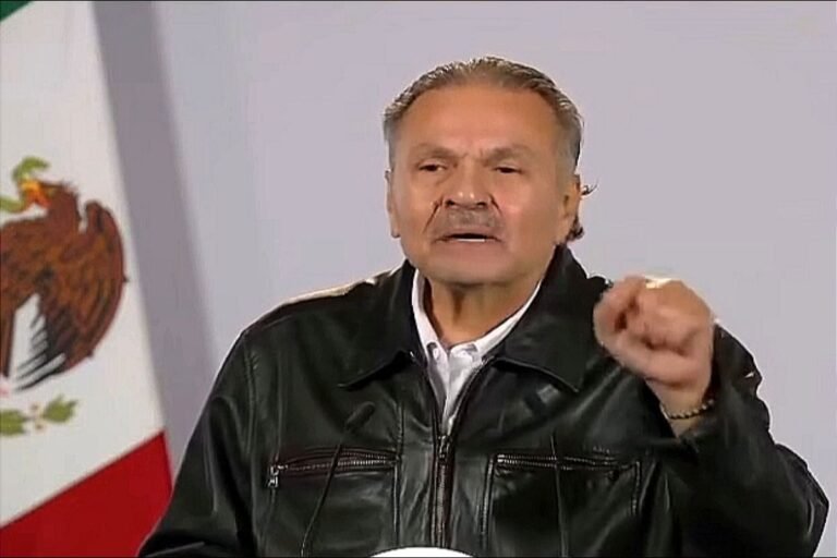 Director del Infonavit niega ocultar bienes y autos