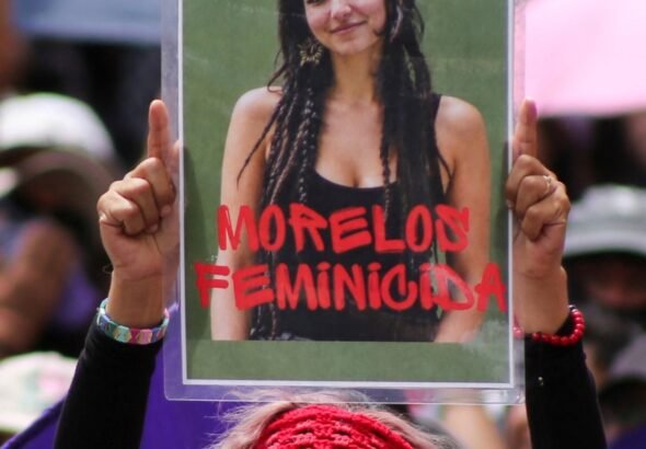 Estudiantes de la UAEM marchan para exigir justicia para Claudia Tacoronte