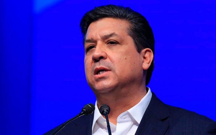 Exsecretaria revela que Cabeza de Vaca le ordenó dar contratos a Carmona