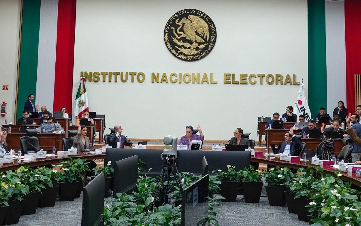 INE abre la puerta a computar boletas planchadas