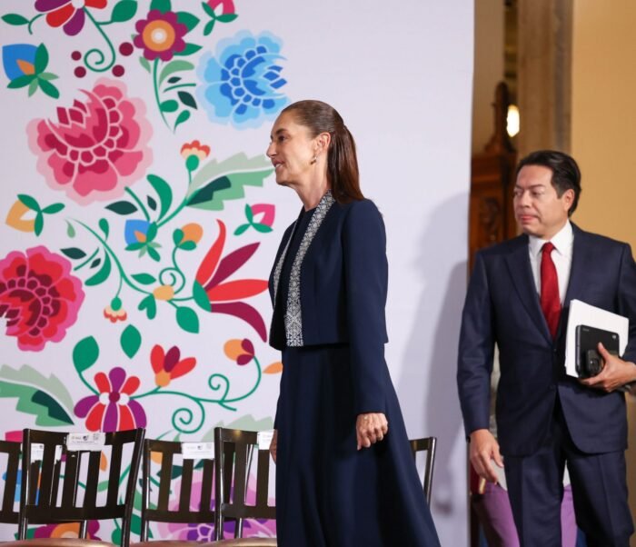 México restringe uso de celulares y pantallas en primaria y secundaria