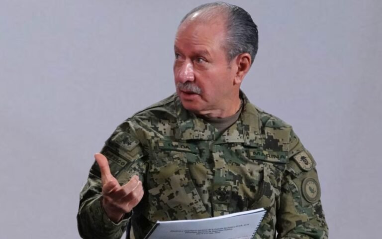 Ojeda Durán reporta ingresos superiores a 2 millones de pesos como asesor en la Marina