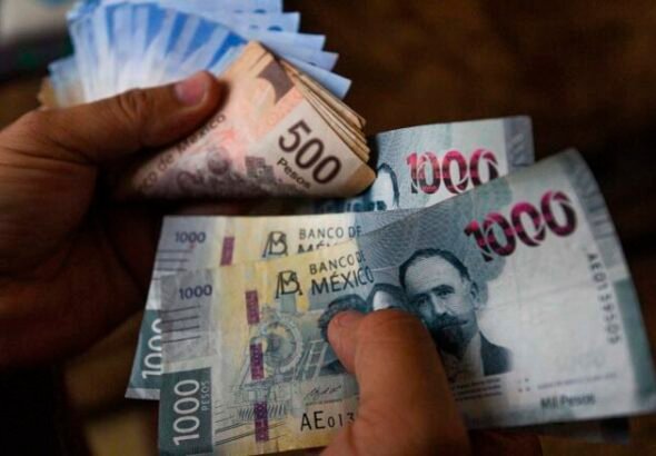 Policías hallan dinero en cajero del AICM y lo resguardan