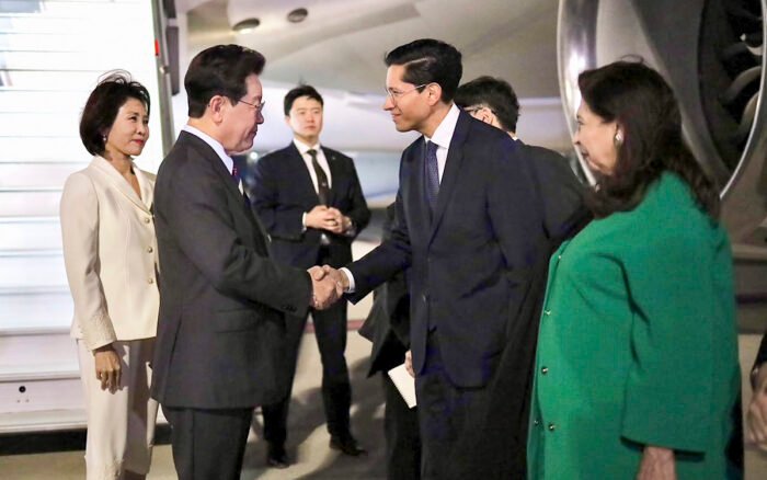 Presidente surcoreano llega a México en visita de Estado; se reunirá con Sheinbaum