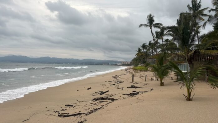 Activan alerta roja por huracán Simón; se mantiene como categoría 4 cerca de Colima y Jalisco