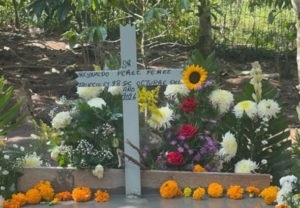 “Al que lucha por su pueblo lo matan”, reclaman durante el sepelio del defensor de derechos humanos asesinado en Chenalhó