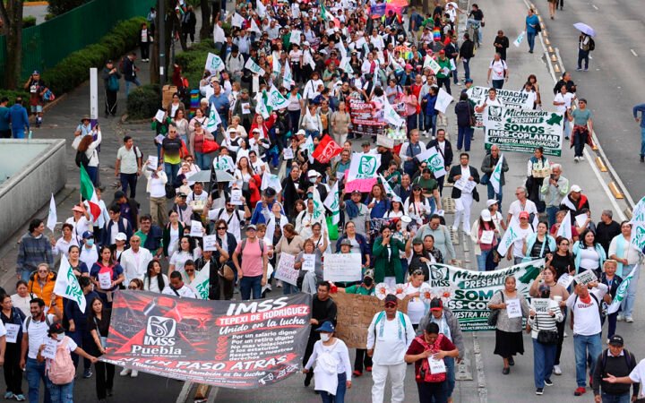Aristegui en Vivo: IMSS modifica modalidad 40; disidencia convoca a megamarcha; aprueban reforma a propiedad industrial (22/10/2026)