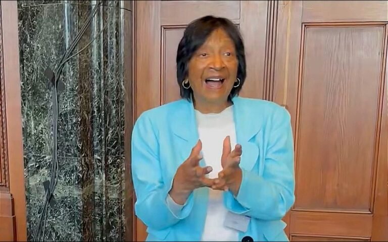 Aristegui en Vivo: Navi Pillay gana Nobel de la Paz 2026; cae exjefe policiaco de Tabasco ligado a La Barredora; suspenden actividades en Jalisco y Guerrero por ‘Simón’