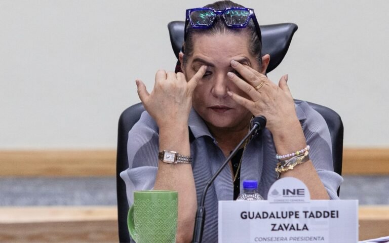 Aristegui en Vivo: Taddei traicionó la confianza del pueblo: Sheinbaum; Despiden en el Panteón Francés a Cuauhtémoc Cárdenas 30/10/2026