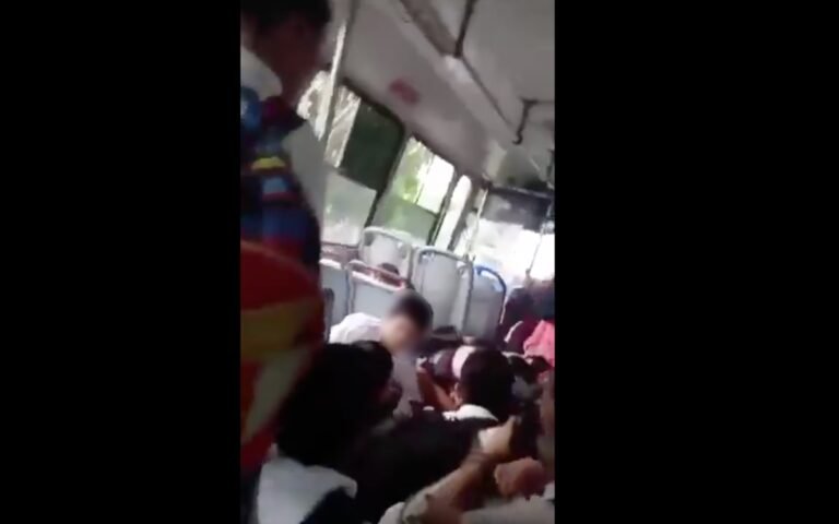 Atacan a balazos camión con estudiantes en Sinaloa