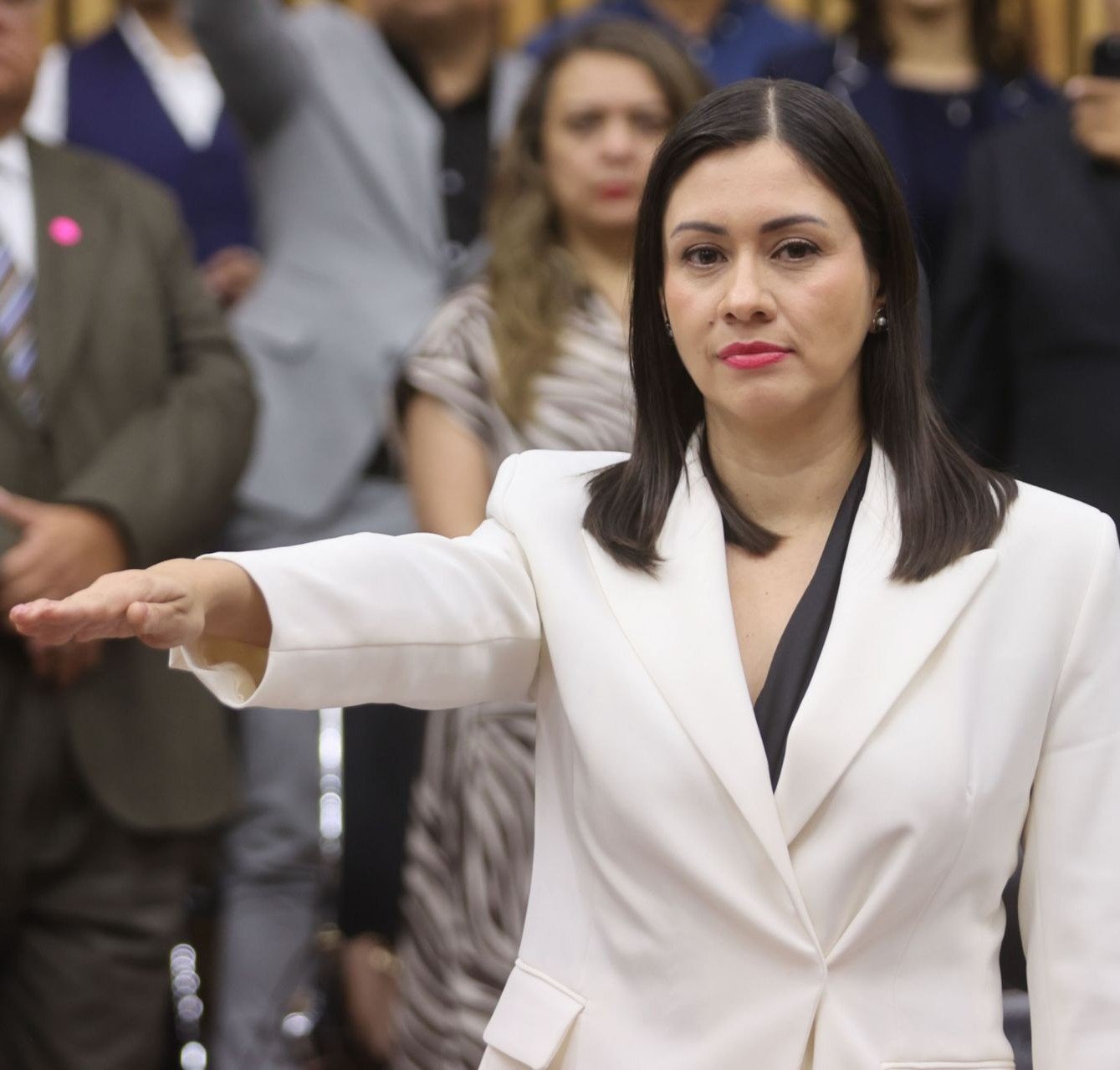 Blanca Cruz es designada consejera presidenta provisional del INE