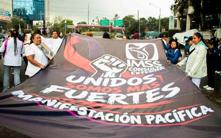 Desabasto y prestaciones pendientes en el IMSS deben atenderse: Sheinbaum