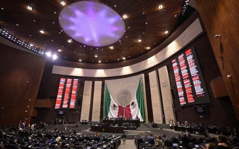 Diputados aprueban ingresos por 10.6 billones; incluyen deuda por 1