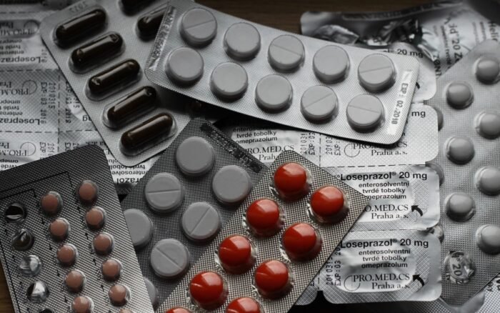 Dresser responde a Sheinbaum tras críticas a su denuncia por desabasto de medicamentos