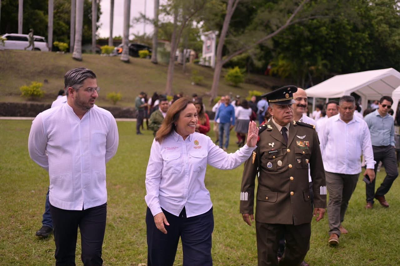 Rocio Nahle y Daniel Cortina en gira de trabajo por Tuxpan
