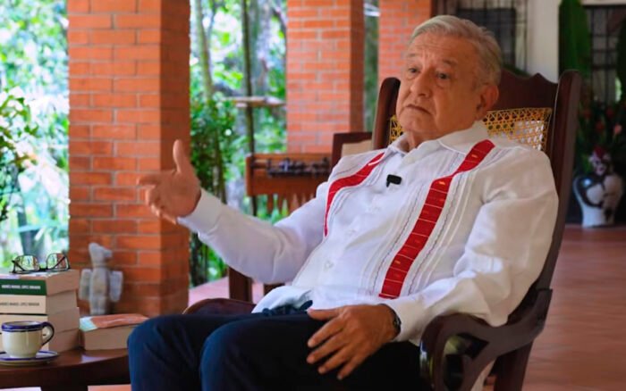 López Obrador hace política desde los libros: Sheinbaum