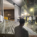 Manifestantes irrumpen en el sindicato del IMSS