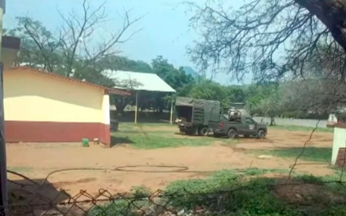 Padre e hija mueren tras ataque armado en El Guayabo; militares tardaron horas en auxiliar a la niña, dice su abuela