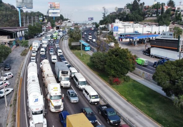 Paro de transportistas divide al sector entre protestas y diálogo con gobierno