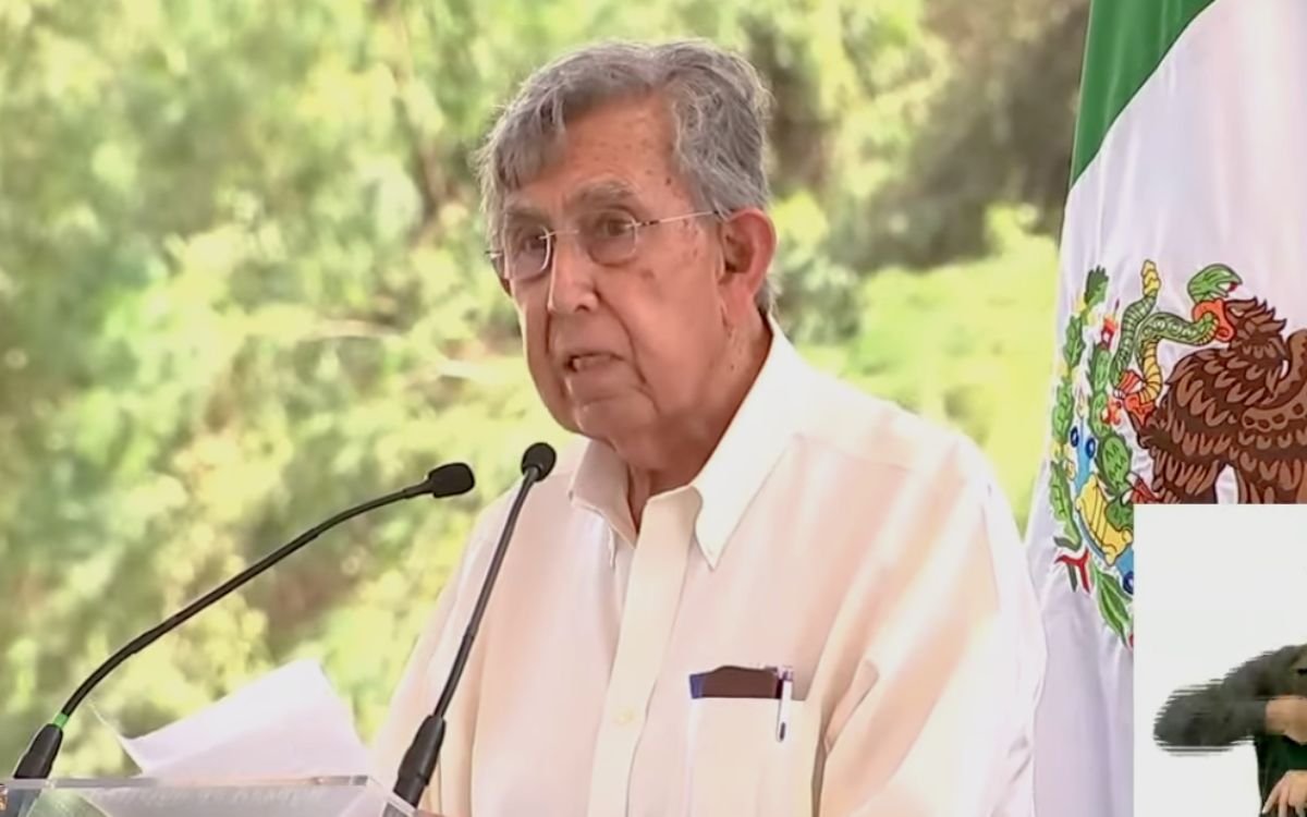 Presidencia rinde homenaje luctuoso a Cuauhtémoc Cárdenas
