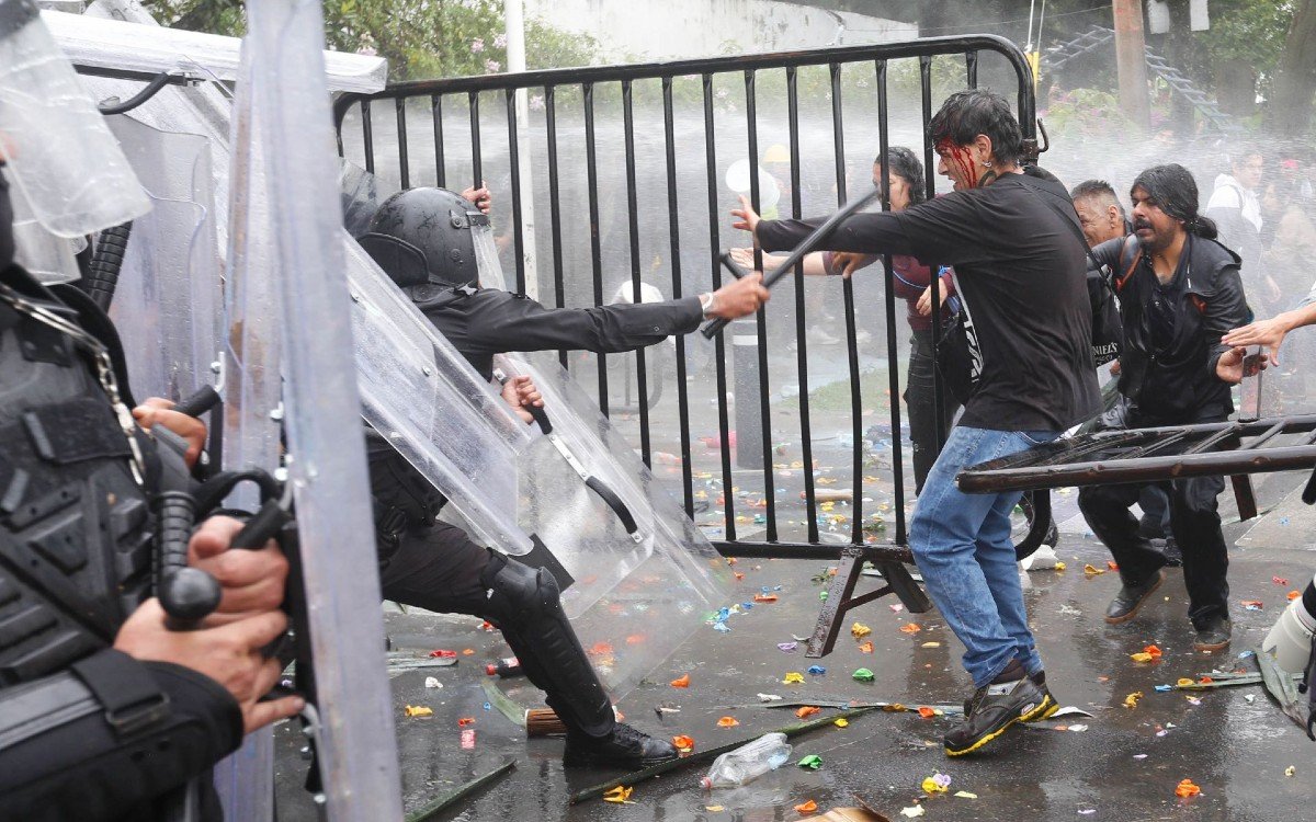 Pronunciamiento: 282 profesoras y profesores universitarios condenan la represión en Jalisco