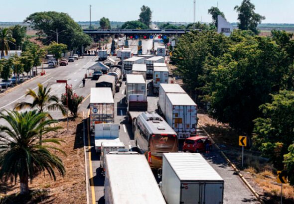 Segob llama al diálogo a transportistas ante paro del lunes