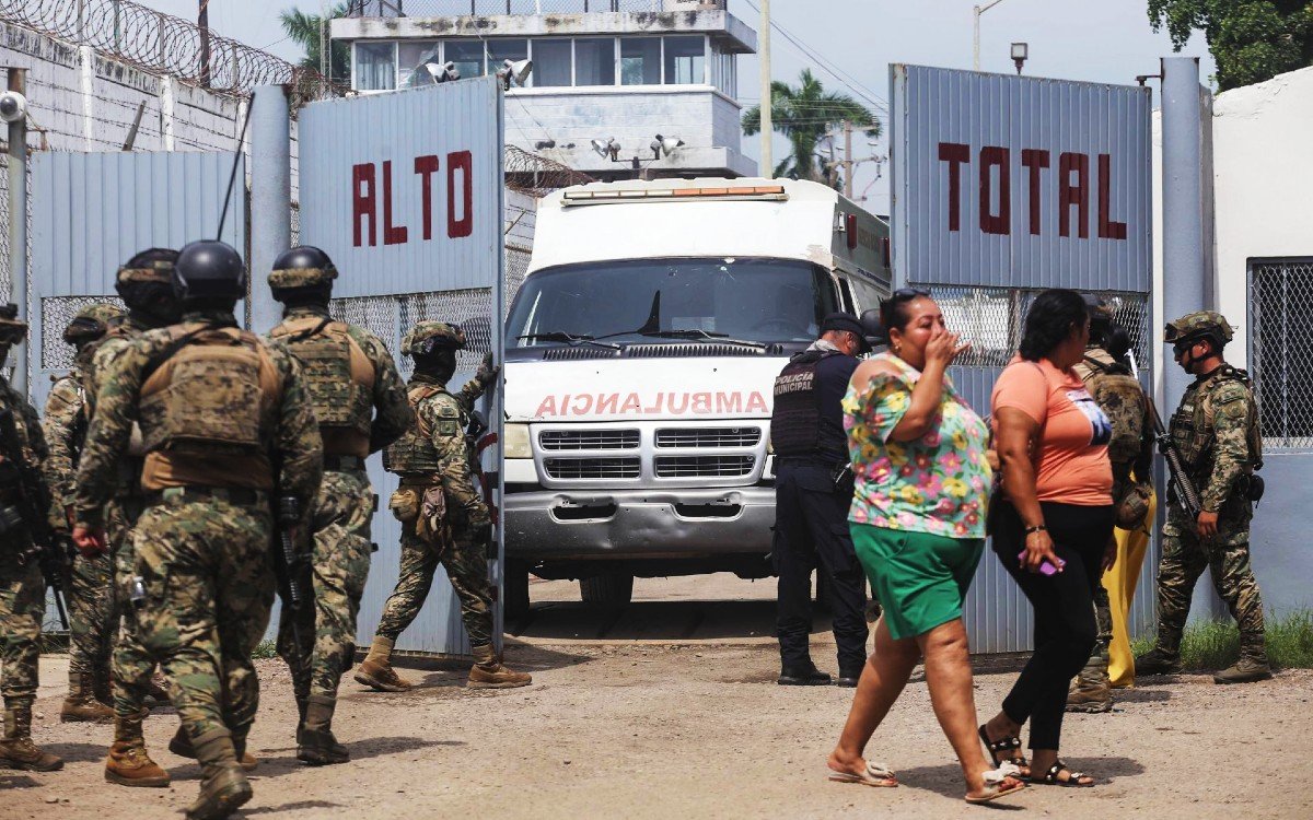 Suman 12 muertos por riñas en penal de Mazatlán