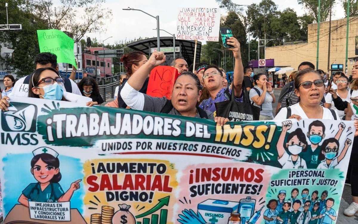 Trabajadores del IMSS se movilizan en CDMX para exigir mejoras salariales y atención al desabasto