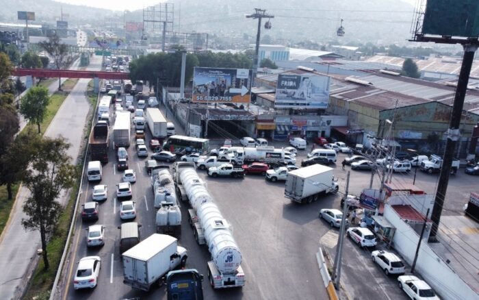 Transportistas acuerdan retirar bloqueos y suspender movilizaciones tras reunión con Segob
